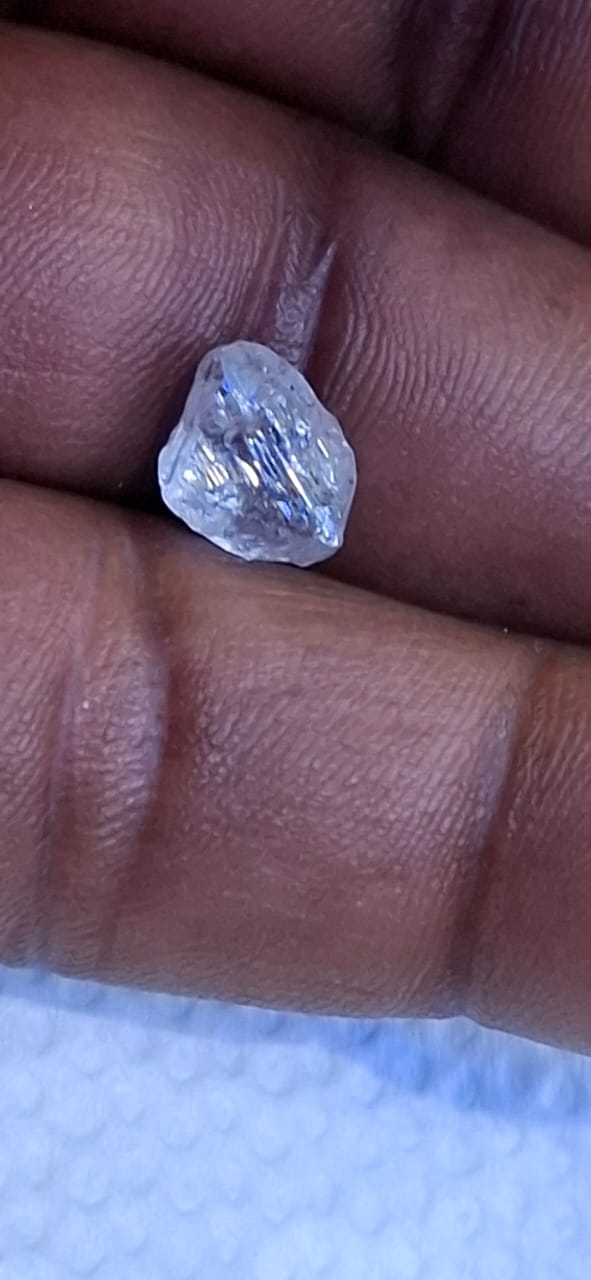 Diamant brute — clarté rare