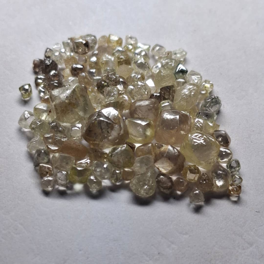Sélection de diamants bruts